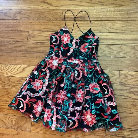 Floral dress from Forever 21 in size small - Picture 2 of 4